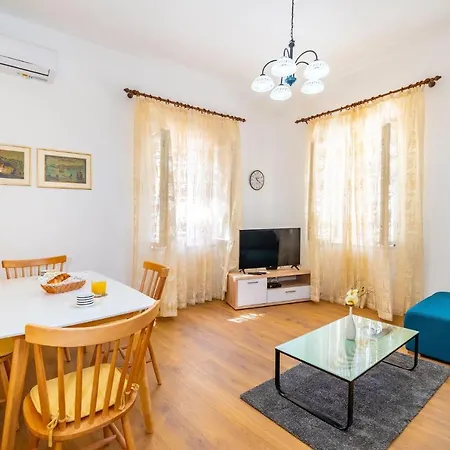 History Center * 扎达尔